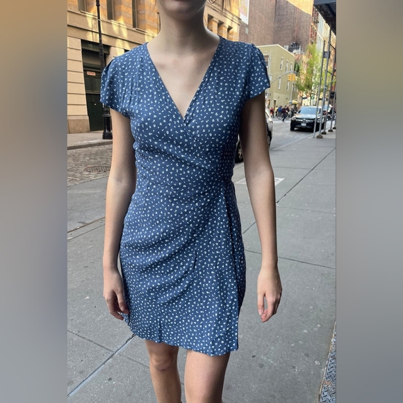 Brandy Melville Robbie Floral Wrap mini dress navy - Picture 1 of 5